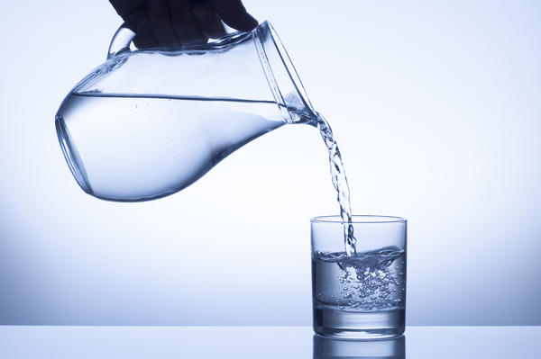 Bổ sung đủ nước hàng ngày là cách đơn giản để giúp thanh lọc thận còn hơn những loại thuốc bổ thận đắt tiền