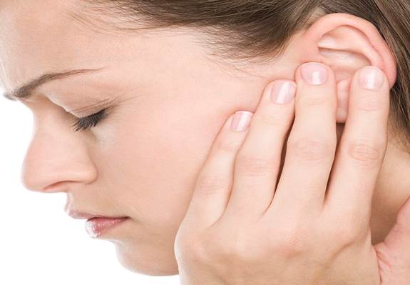 Tự nhiên bị ù tai 1 bên là bệnh gì ?